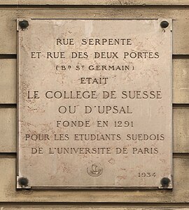 Plaque au no 15 rappelant que le site abritait autrefois le collège de Suesse ou d'Upsal, fondé en 1291 pour les étudiants suédois de l'université de Paris.