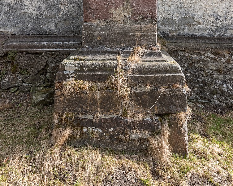 File:Magdalensberg Filialkirche hll. Helena und Maria Magdalena nordseitige-Stützmauer Basis 15042022 2473.jpg