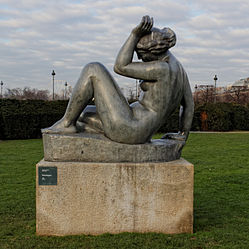 La Montagne, 1937, jardin des Tuileries, Paris.