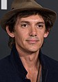 Lukas Haas spielt Mike Collins