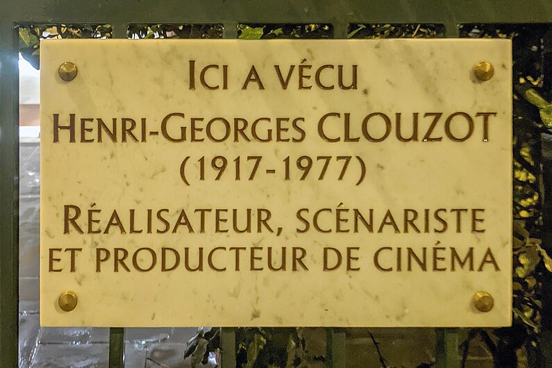 Plaque au 7 avenue des chasseurs en mémoire de Henri-Georges Clouzot.jpg