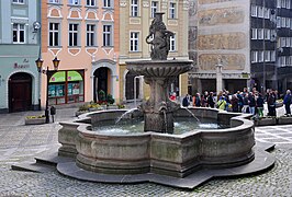 2013 Kłodzko, Rynek, studnia miejska, 03.jpg