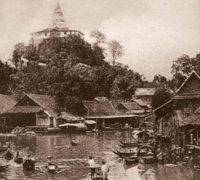 Un khlong (canal) au pied du Wat Saket au XIXe siècle, vers 1850