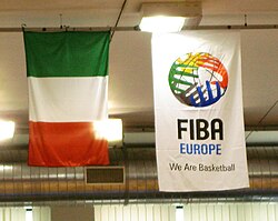 Vlajka vpravo s logem FIBA Europe