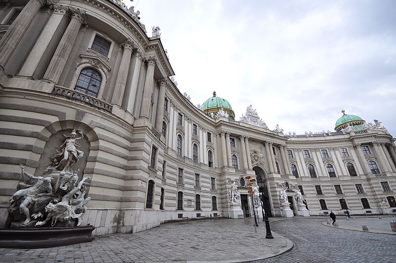 File:Lascar Hofburg Imperial Palace (4608969147).jpg