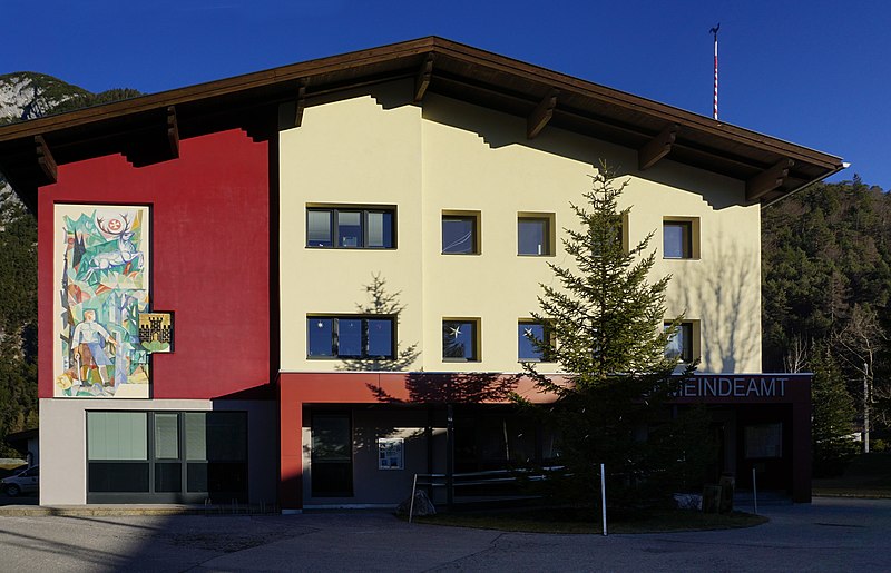 File:Scharnitz, Gemeindeamt 02.jpg