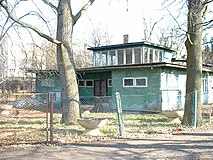 Kindergarten (Haus Nr. 2), wenige Monate vor der Zerstörung 2006