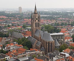 Delftin keskustaa ja Oude Kerk