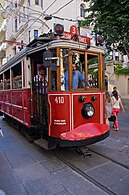 Viejo tranvía de Estambul (Turquía), que funciona todavía como atractivo turístico en la línea «Túnel-Taksin».