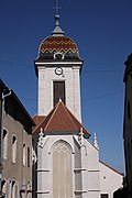 Pesmes Église Saint-Hilaire l'église depuis la rue.jpg