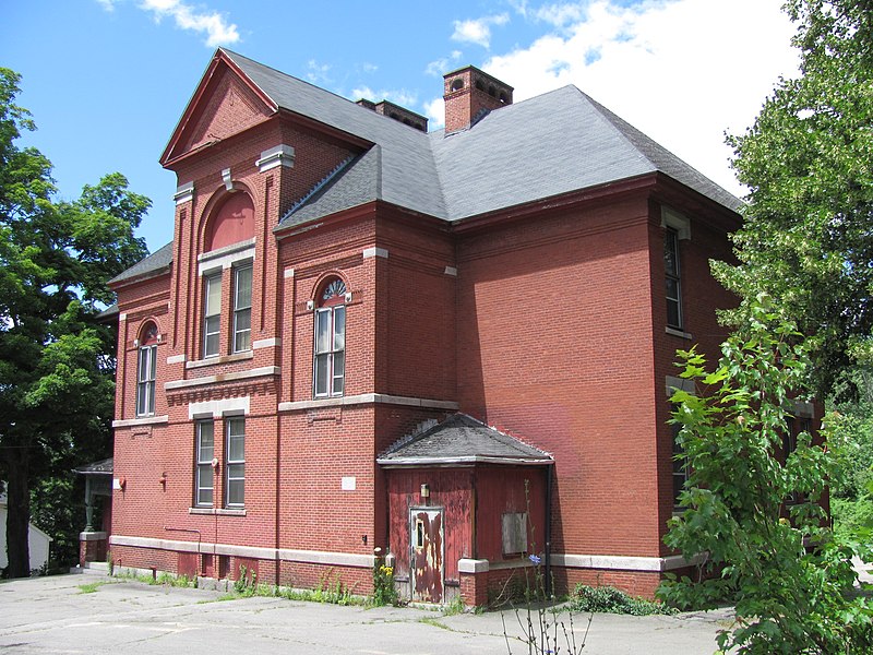 File:Pleasant Street School, Spencer MA.jpg