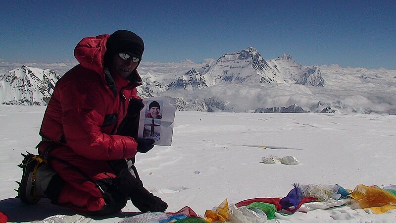 File:Na vrcholu Cho Oyu.jpg