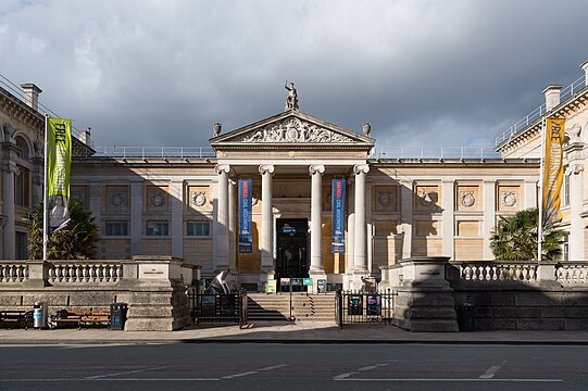 Ashmolean Museum in Oxford, view from the south from across Beamont St.