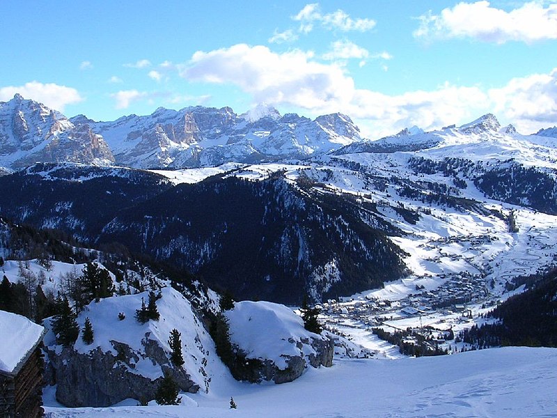 File:Colfosco - The Forcelles in the evening. Background from the left- Corvara, Lagazoui, Col di Lana, Civetta - panoramio.jpg