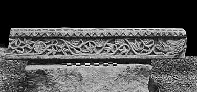 Pataliputra Kumrahar coping stone with vines.jpg