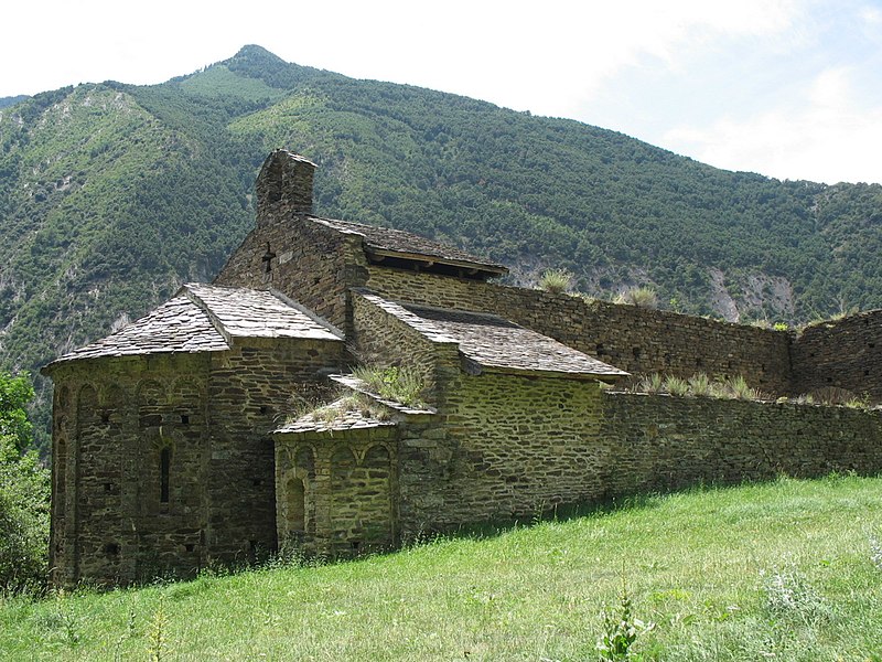 File:Sant Pere del Burgal-exterior-ábsides.JPG