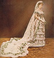 Prinsessan Victoria, Victoria av Baden, bär Stråldiademet som halsband.