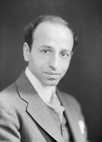 File:Yousuf Karsh.jpg