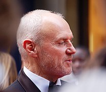 Alan Dale interprète Bradford Meade