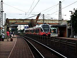 Bahnsteige und Überführung (2010)