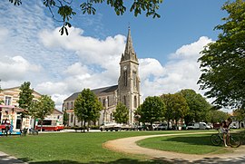 Church square in Hourtin-Ville