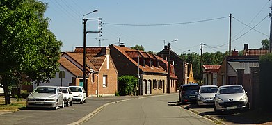 La rue des Frères-Émile-et-Georges-Bouhour de Rieulay en août 2022.