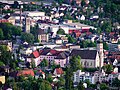 Blick auf Bludenz von Nordwesten: Hl.-Kreuz-Kirche, Schloss Gayenhofen und Laurentiuskirche (von links)