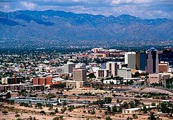 Quang cảnh Tucson với núi Santa Catalina phía xa