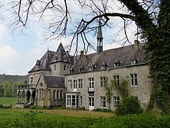 Le château de Maredsous, où s'établirent les moines avant la construction de l'abbaye.