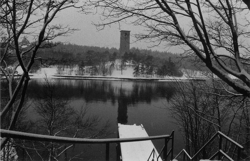 File:Dingle tower 2003 winter.jpg