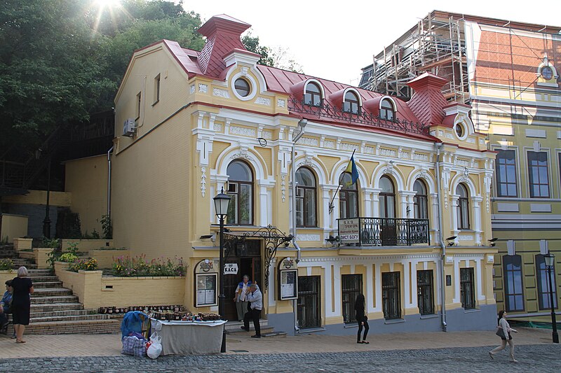 File:Theatre on Podol.JPG