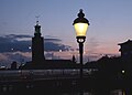 Klassikern "Stockholmslyktan" med Stockholms stadshus i bakgrunden.