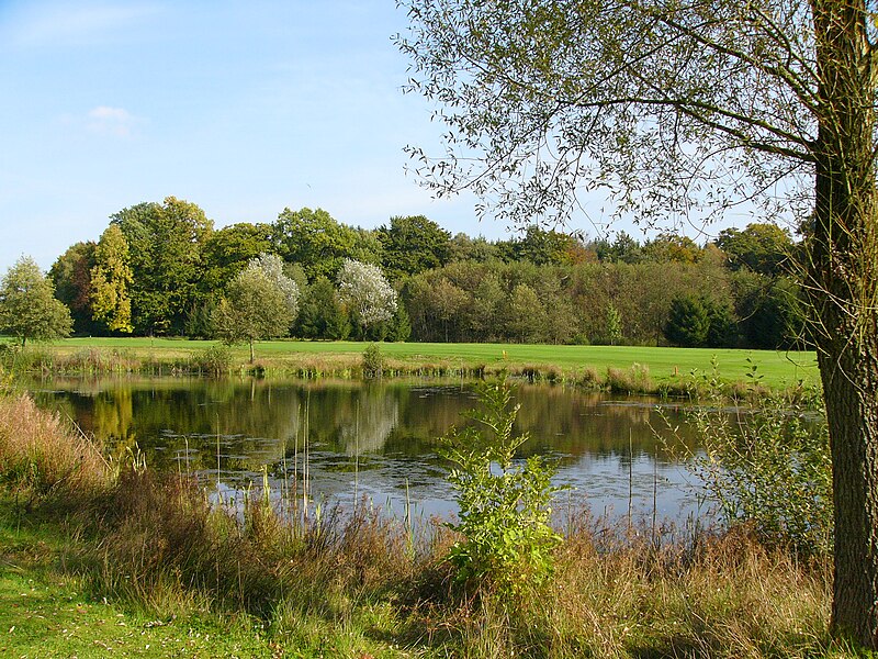 File:Golfplatz02.jpg