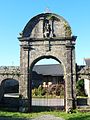 Sainte-Marie-du-Ménez-Hom : porte monumentale de l'enclos paroissial (placître).