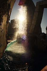 Inside the running fountain (2017)