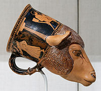 Rhyton ático con forma de cabeza de oveja, atribuido al llamado pintor de Londres (ca. 460 a. C.).