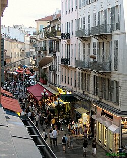 Au Sud la zone piétonne