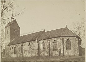 De kerk in 1891. De toren heeft hier nog geen trapgevels en het koor heeft nog de oude (maar later geplaatste) gotische vensters.