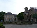 L'Église Saint-Étienne et le presbytère.