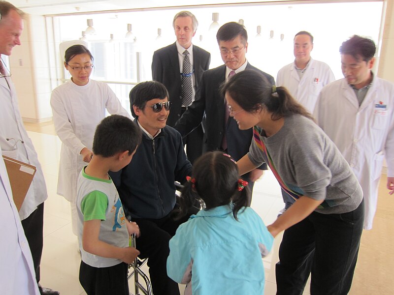 File:Chen Guangcheng in hospital.jpg