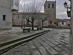 Fachada de la Iglesia de San Pedro, Allariz.jpg