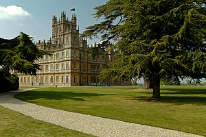 Immagine Highclere Castle (April 2011) 2.jpg.