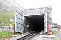 Die Einfahrt zum Grossen Tunnel, oberhalb der Station