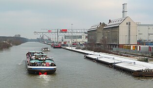 Kai und Lagerhäuser am Mittellandkanal