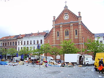 Place du Jeu de Balle / Vossenplein, cuối chợ