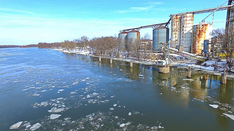 File:Icy Illinois River at Havana, IL.jpg