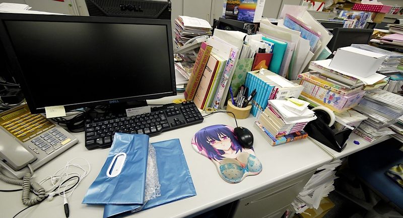 File:Kadokawa Oppai Mousepad.jpg