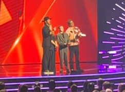 Troy Baker, Ashley Johnson, Bella Ramsey, Pedro Pascal at The Game Awards 2022 (cropped).png