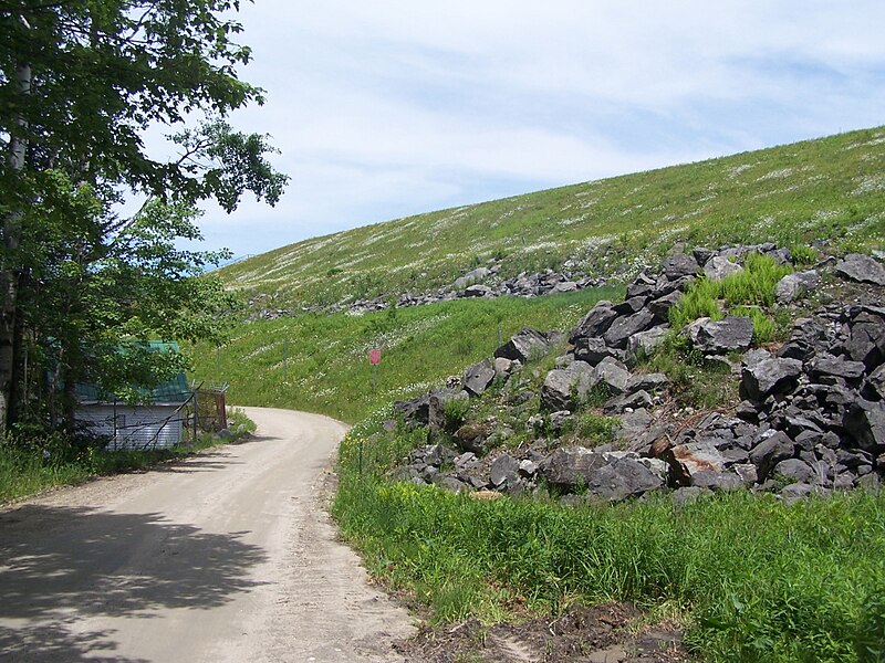 File:Massive Somerset Reservoir Dam.jpg