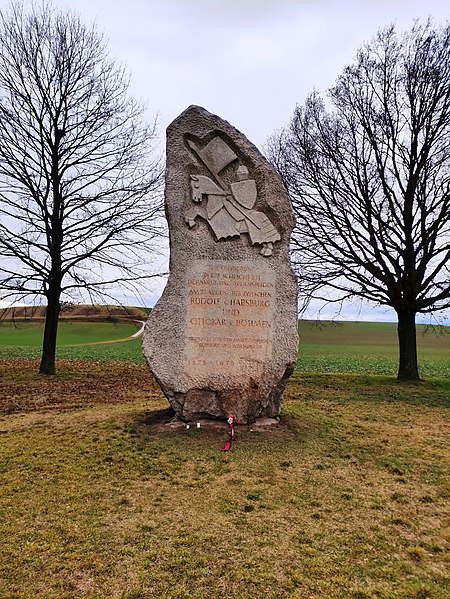 File:Dürnkrtut, Denkmal.jpg